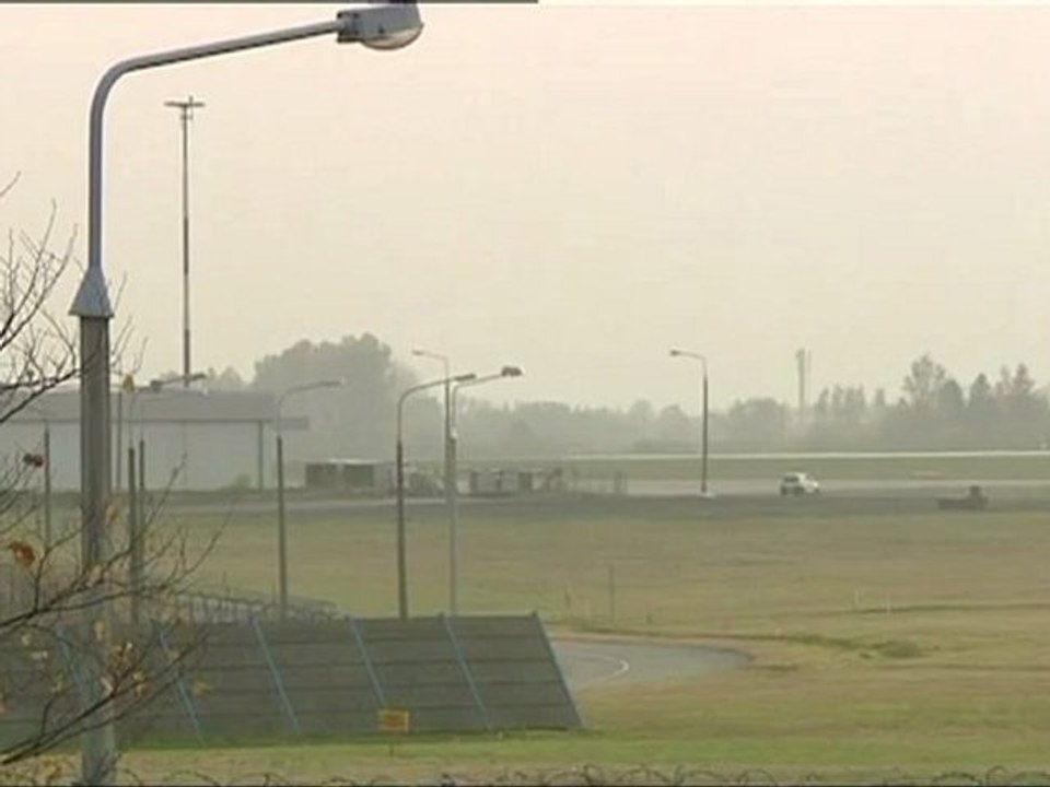 Un Boeing 767 de la compagnie polonaise LOT  avec 231 passagers à son bord a atterri sans son train d'atterrissage à Varsovie. Personne n'a été blessé