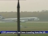Boeing 767 lands safely despite landing gear failure