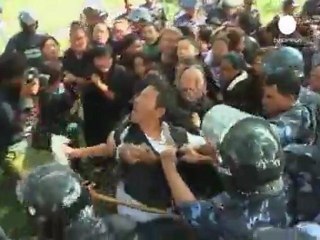 Nepal: tibetani manifestano contro la Cina, cento fermi