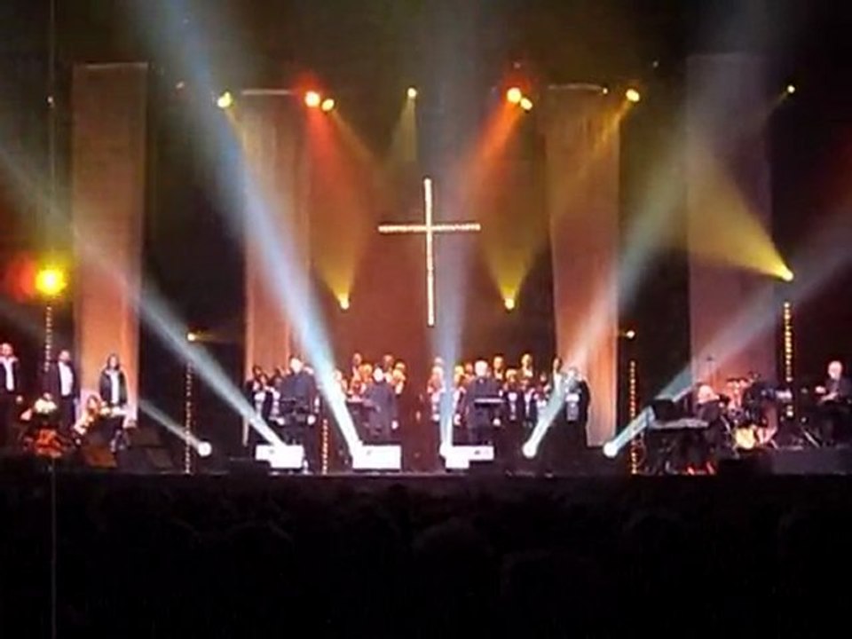 "Les prêtres" -  Au commencement (Zénith de Lille, 29 octobre 2011)