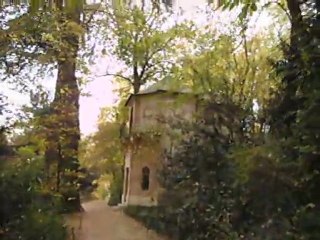 Promenade dans le parc de la "Vallée aux loups"