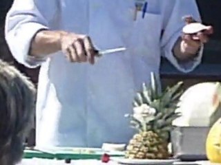 V27- Des fleurs dans un fruit