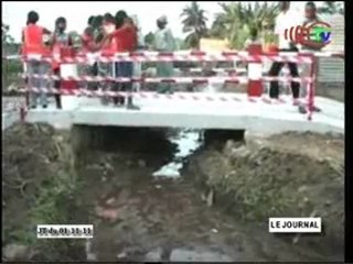 Construction d’une passerelle par les jeunes de Tsiali à Pointe-Noire