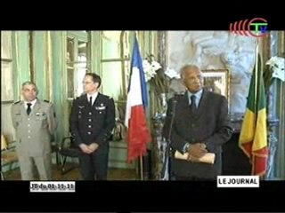 Décoration de 2 militaires français à l'ambassade du Congo en France