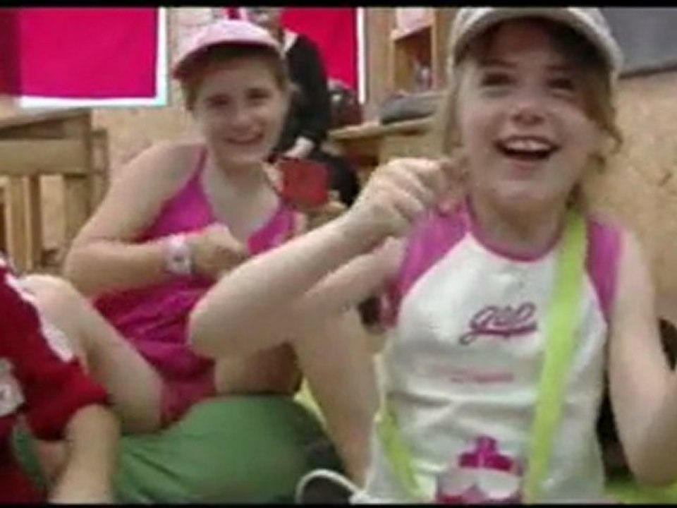 ActionAid: Enas Kosmos Anw Katw (ekpaideytiko kentro)