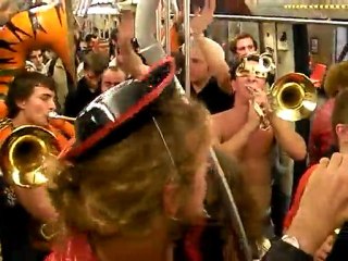 Apéro Métro Halloween avec Fanfare V11-20