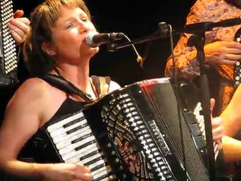 Emilie Cadiou, Ballade de la couturière, Les chansons à bretelles, Salle des Rancy, Lyon, octobre 2011