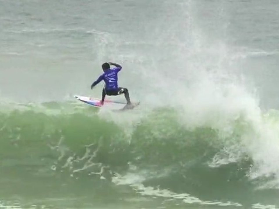 Adriano De Souza remporte le Rip Curl Pro Peniche 2011