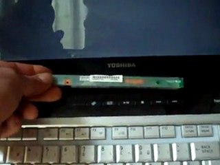 Dépannage PC portable Toshiba Satellite P200-1JY,diagnostique de panne puis changement de inverter composants informatique