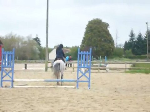 Emma et Paco - Enchaînement barres au sol/bleu/oxer jaune