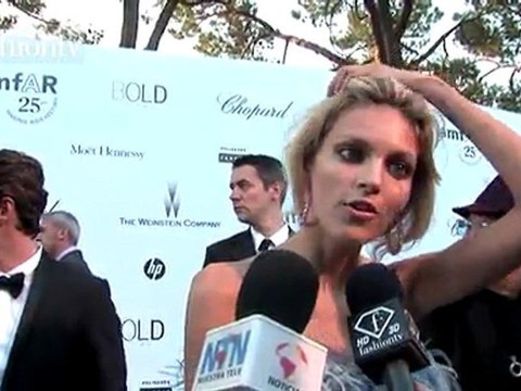 Kirsten Dunst, Anja Rubik, Gwen Stefani @ amfAR Gala | FTV