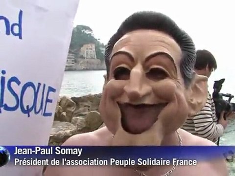 Nice: des altermondialistes se jettent à l'eau