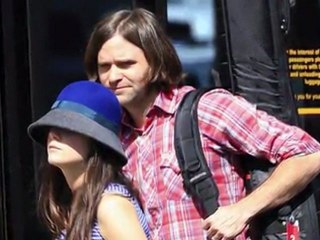 Zooey Deschanel and Rock Star Hubby Call it Quits