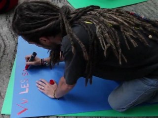 Porteur de paroles "Qui décide de ce que nous mangeons?"  Accrochage...