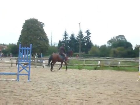 Pauline et Eglon - Enchaînement barres au sol/bleu/oxer jaune 2