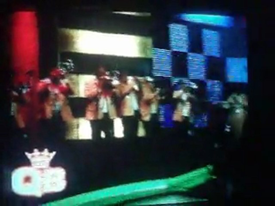 BANDA MS EN "QUE QUIERE LA BANDA"...CANTANDO EL MECHON 27/OCT/2011
