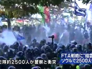 韓国・ソウルでFTAに反対する農業団体などのデモ隊約2,500人が警察と衝突、60人以上連行