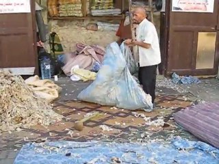 Artisan matelassier, vieille ville de Tripoli. Liban