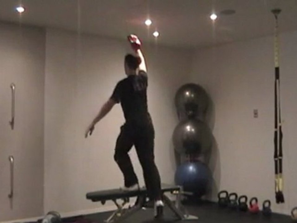 Kettlebell 1 Arm Overhead Step Up