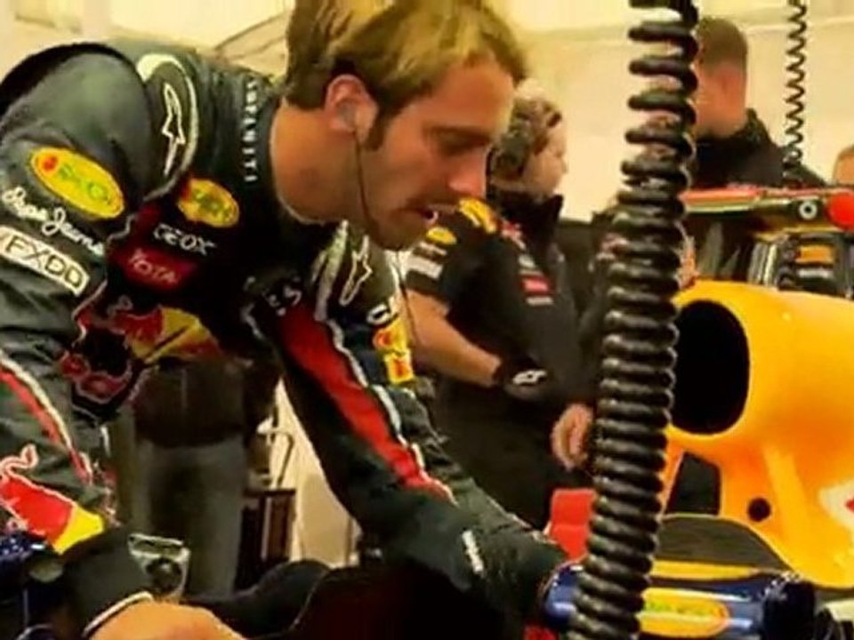 F1 2011 : Dans le garage Red Bull Racing avec Jean Eric Vergne