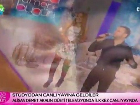Demet Akalın ft. Alişan - Melekler İmza Topluyor | İlk Kez - 2011