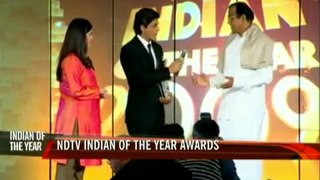 NDTV awards_ SRK sings to Priyanka Chopra