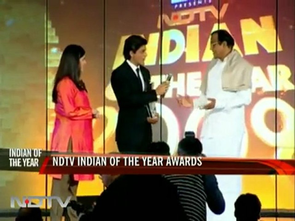 NDTV awards_ SRK sings to Priyanka Chopra
