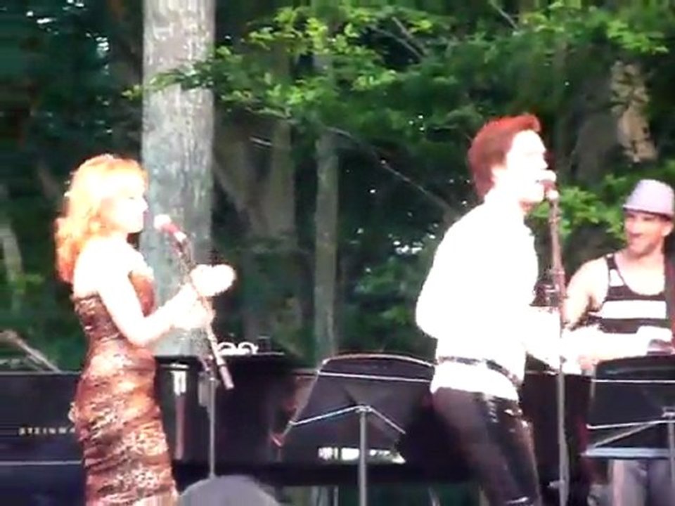 Kylie Minogue & Rufus -  The Locomotion live at Watermill New York 2010