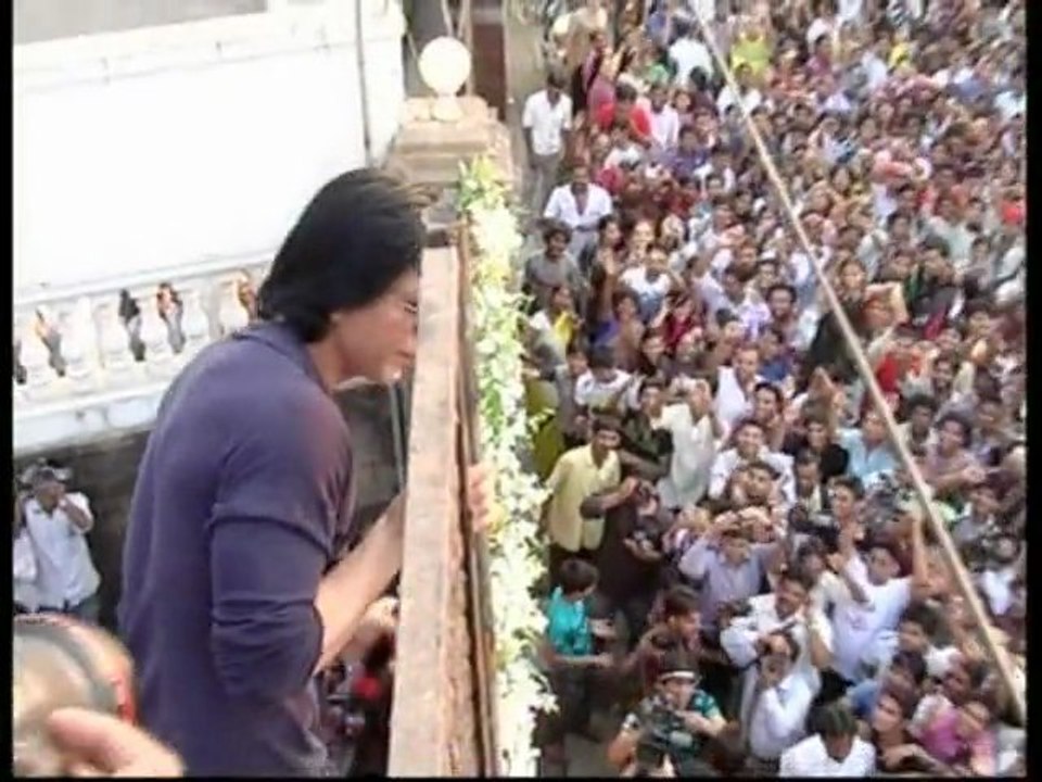 Shahrukh Khan Overwhelmed By His Fans' Wishes – Latest Bollywood News