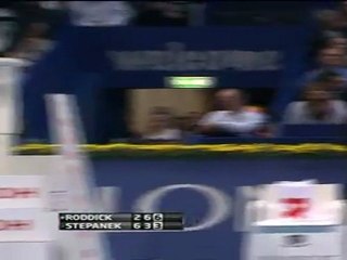 Federer, Roddick y Djokovic avanzan hasta los cuartos de final en Basilea