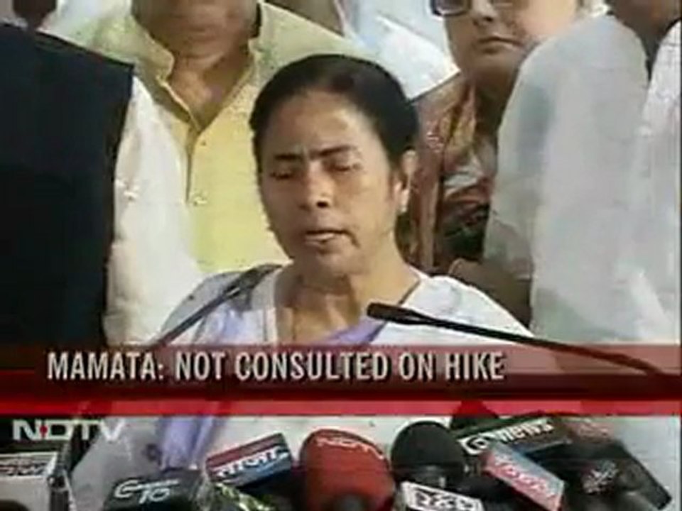 Mamata warns govt to rollback petrol price hike; will quit, she says