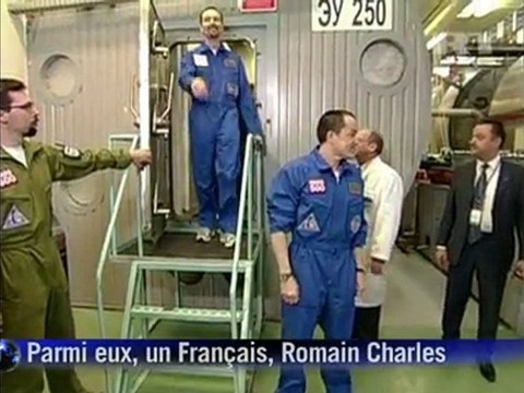 Les premiers pas des astronautes après leur voyage sur Mars... dans un fausse capsule spatial dans la banlieue de Moscou