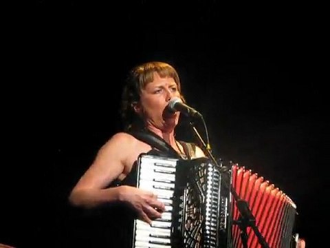 Emilie Cadiou, Les chansons à Bretelles, Salle des Rancy, Lyon, octobre 2011