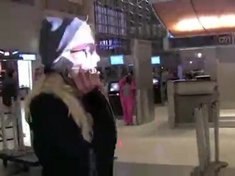 Paris Hilton liebt ihr Handy