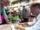 Goncourt: Jenni en séance de dédicace dans une librairie de Lyon