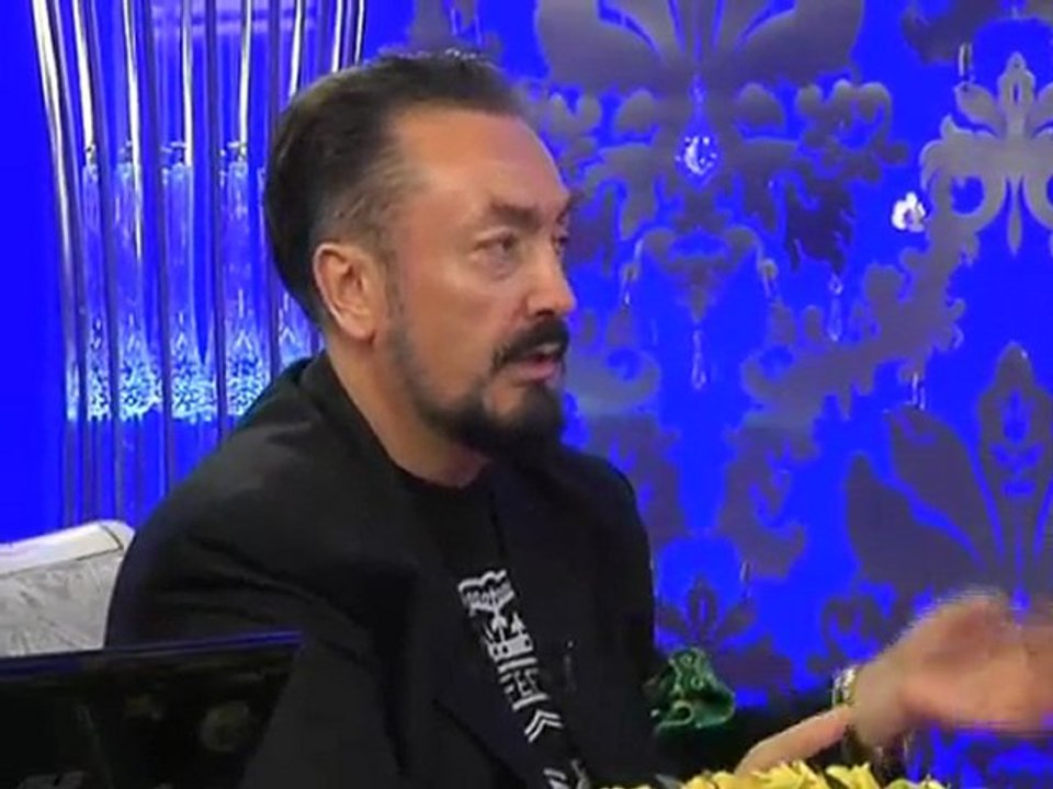 Şeyh Nazım Kıbrisi hazretleri ümmete acıdığı için "Ahir Zaman'dayız, tedarikli olun" diye tavsiyede bulunuyor.