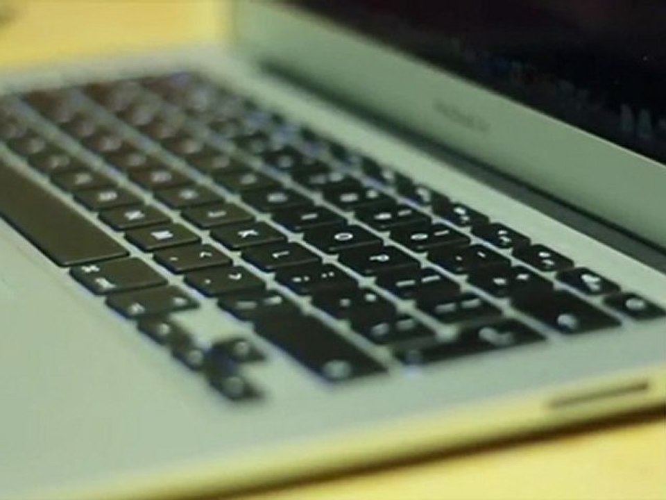 Apple MacBook Air MC966LL-A 13.3-Inch Laptop (NEWEST VERSION)