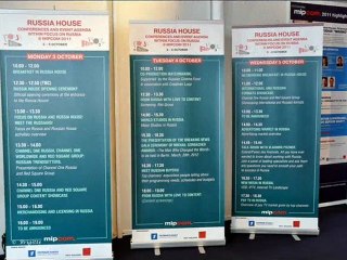 MIPCOM 2011 A CANNES - ANNE SWEENEY ET YANN ARTHUS-BERTRAND