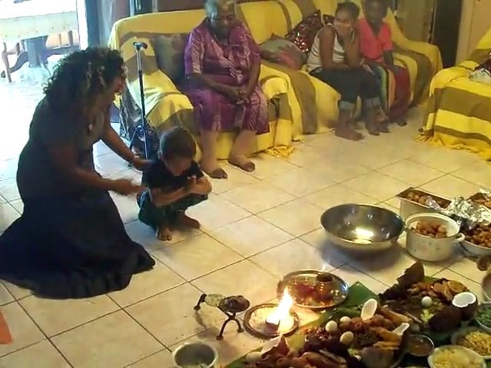gabriel rend hommage aux ancetres de la famille pavade (samblani)