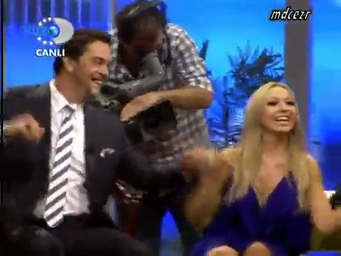 Hadise - Aşk Kaç Beden Giyer Türkü Versiyon (Beyaz Show)