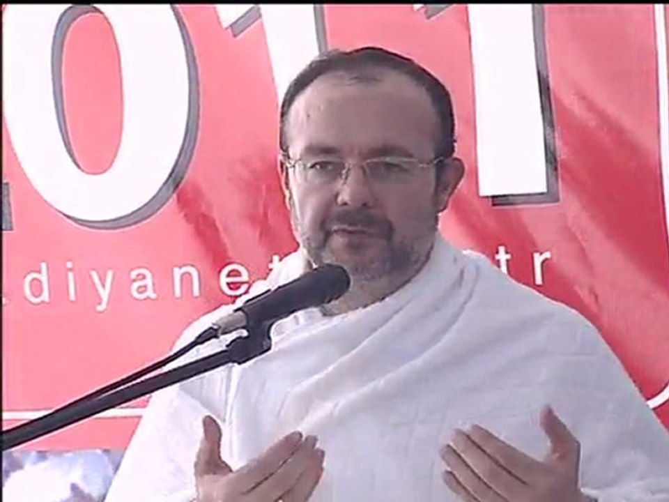 Diyanet işleri başkanı Prof. Dr. Mehmet Görmez Arafatta vakfe Duası LOGOSUZ 5-11-2011