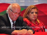 Entrega Ayuntamiento de Veracruz reconocimiento a destacado escritor peruano