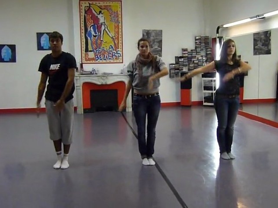 Entrainement 2 pour la Flash mob sur la musique "des ricochets" pour l'UNICEF (Jeunes Ambassadeurs du Puy en Velay)