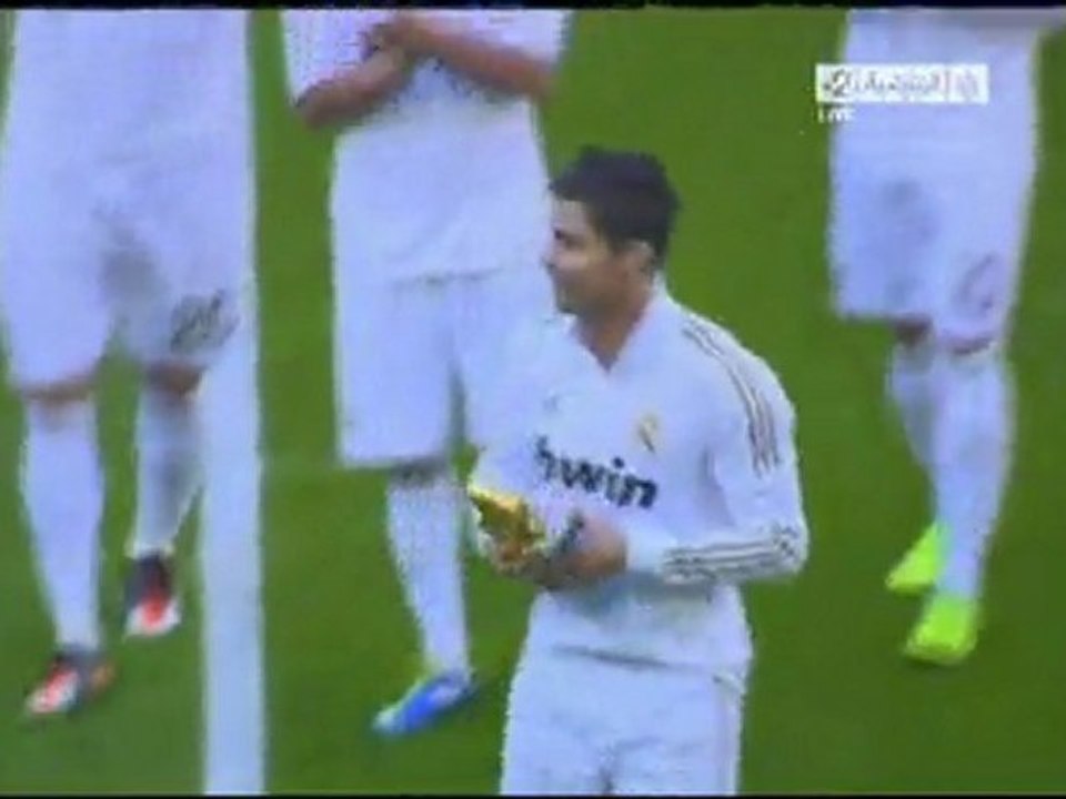 Cristiano Ronaldo Celebrated the Golden Boot with Real fans