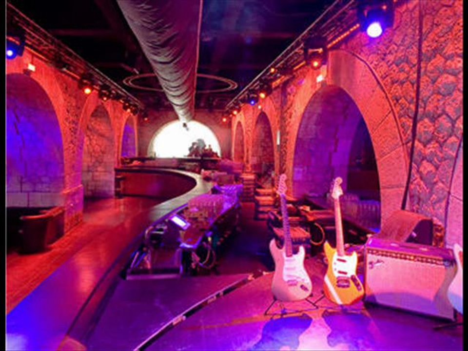 showcase paris pont alexandre III