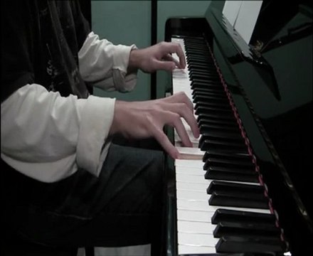 Francisco Javier Pérez Quevedo plays videogames music