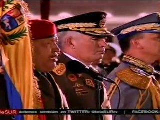 Hugo Chávez renueva su compromiso militar y revolucionario