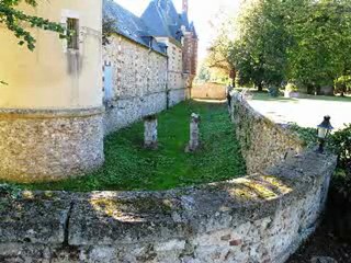 A VENDRE CHATEAU XVII ET XVIII CLASSE 70 KM PARIS A 13.