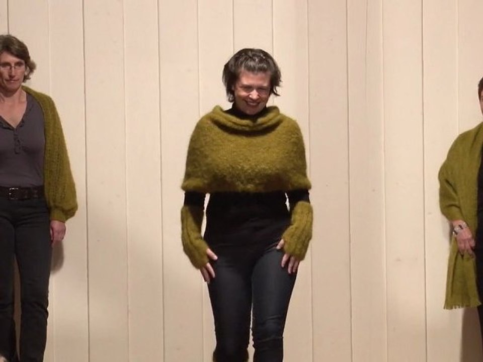 Chauffe épaules, mitaines et jambières pur mohair portés par Marie Sophie
