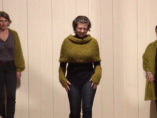 Chauffe épaules, mitaines et jambières pur mohair portés par Marie Sophie